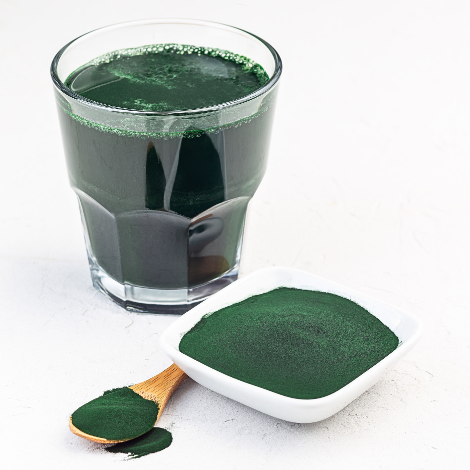 La spiruline est désormais bien connue. Cette super-algue est très utile en alimentation humaine comme complément vitaminique et minéral. Aucun autre aliment n'est aussi riche en éléments essentiels et en oligo-éléments.