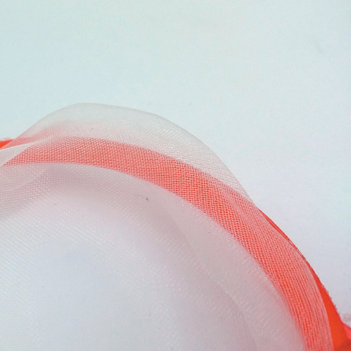 Bien plus pratique que les filtres à artémias, cette épuisette à zooplancton vous permettra de récolter les plus petites bestioles aquatiques.